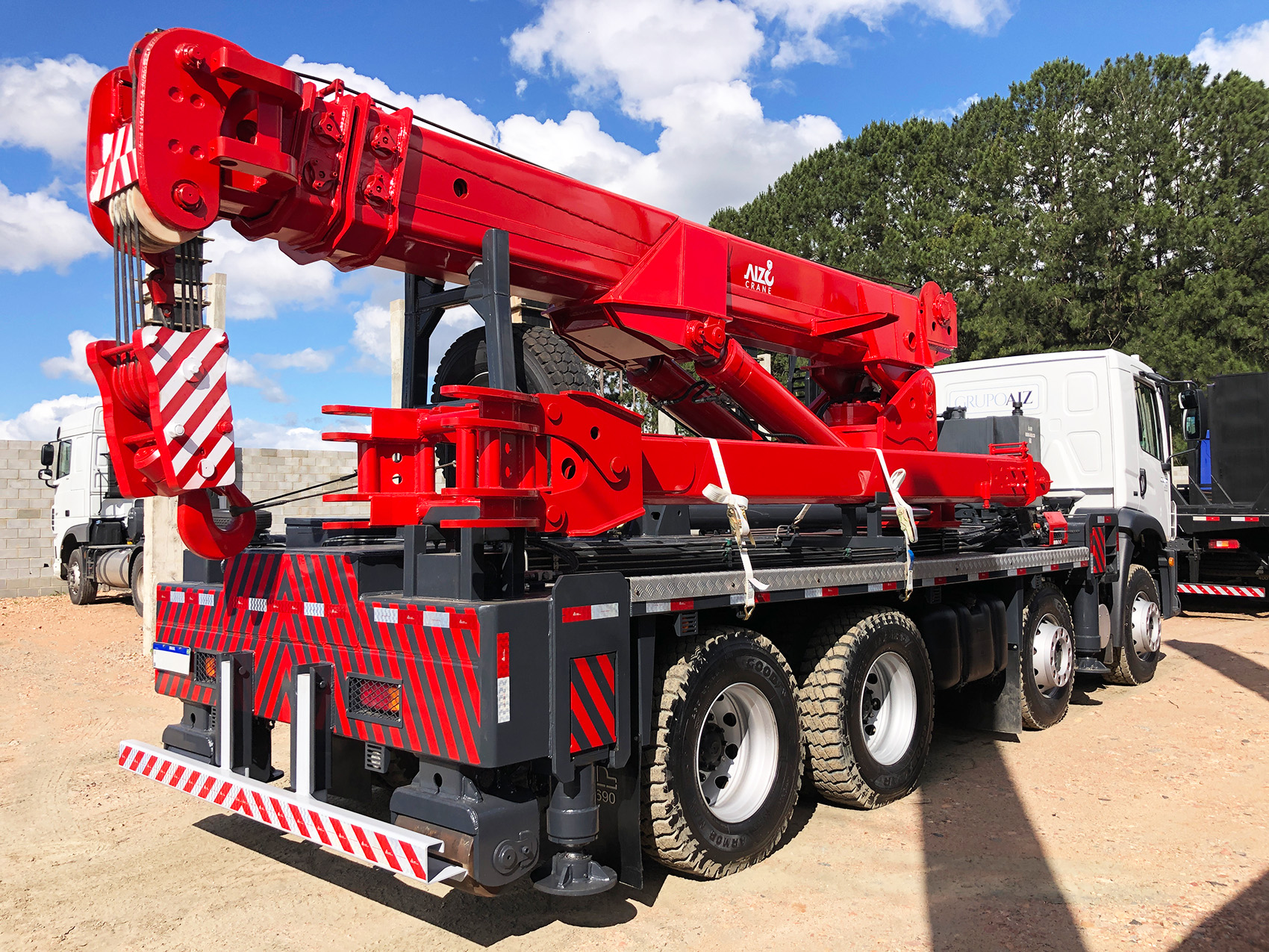 caminhão guindaste TM 200 aizcrane